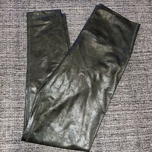 Offline by Aerie leggings || green crackle pattern || women’s size large